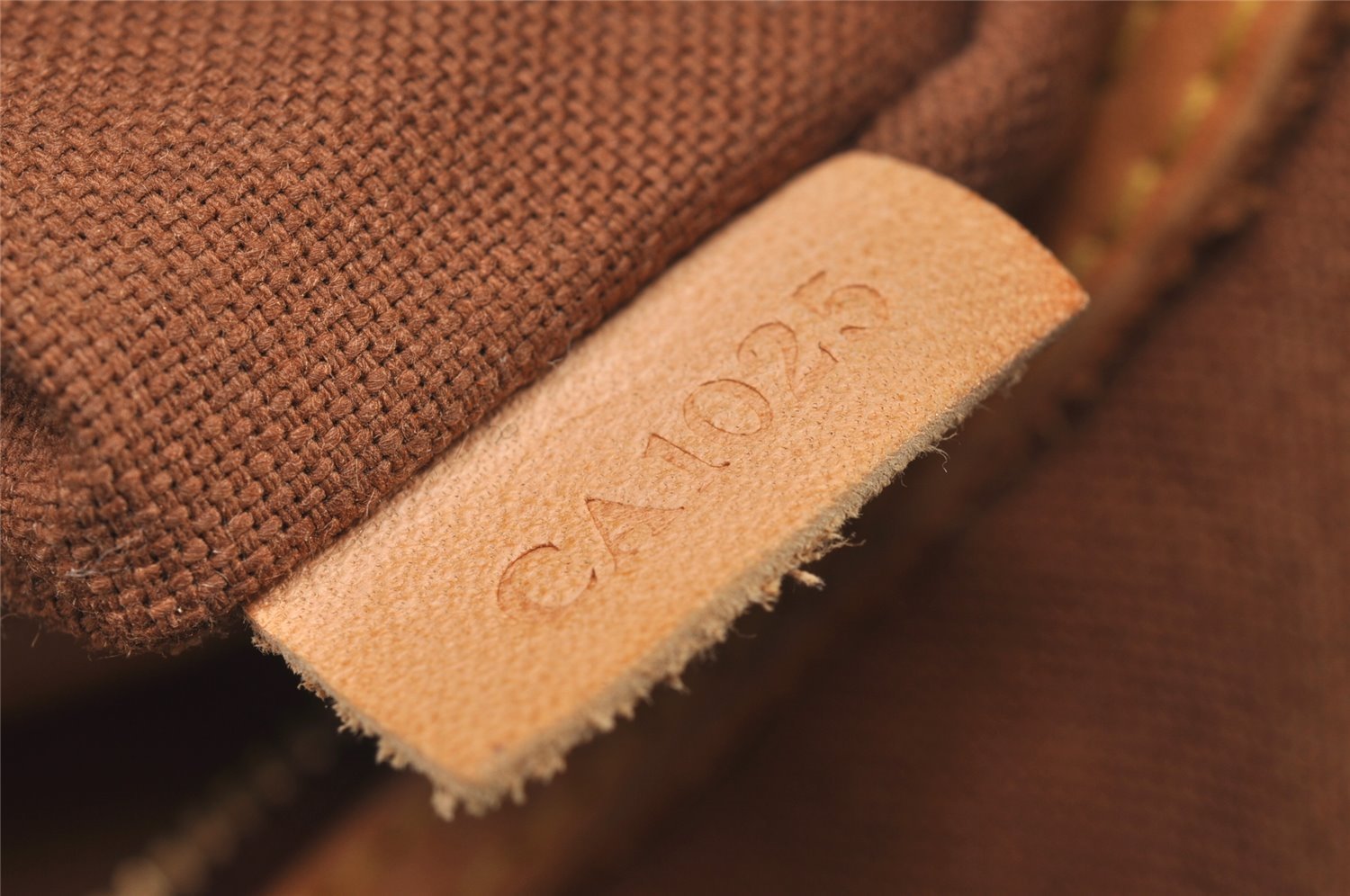 Authentic Louis Vuitton Monogram Batignolles Horizontal Tote Bag M51154 LV 0998J