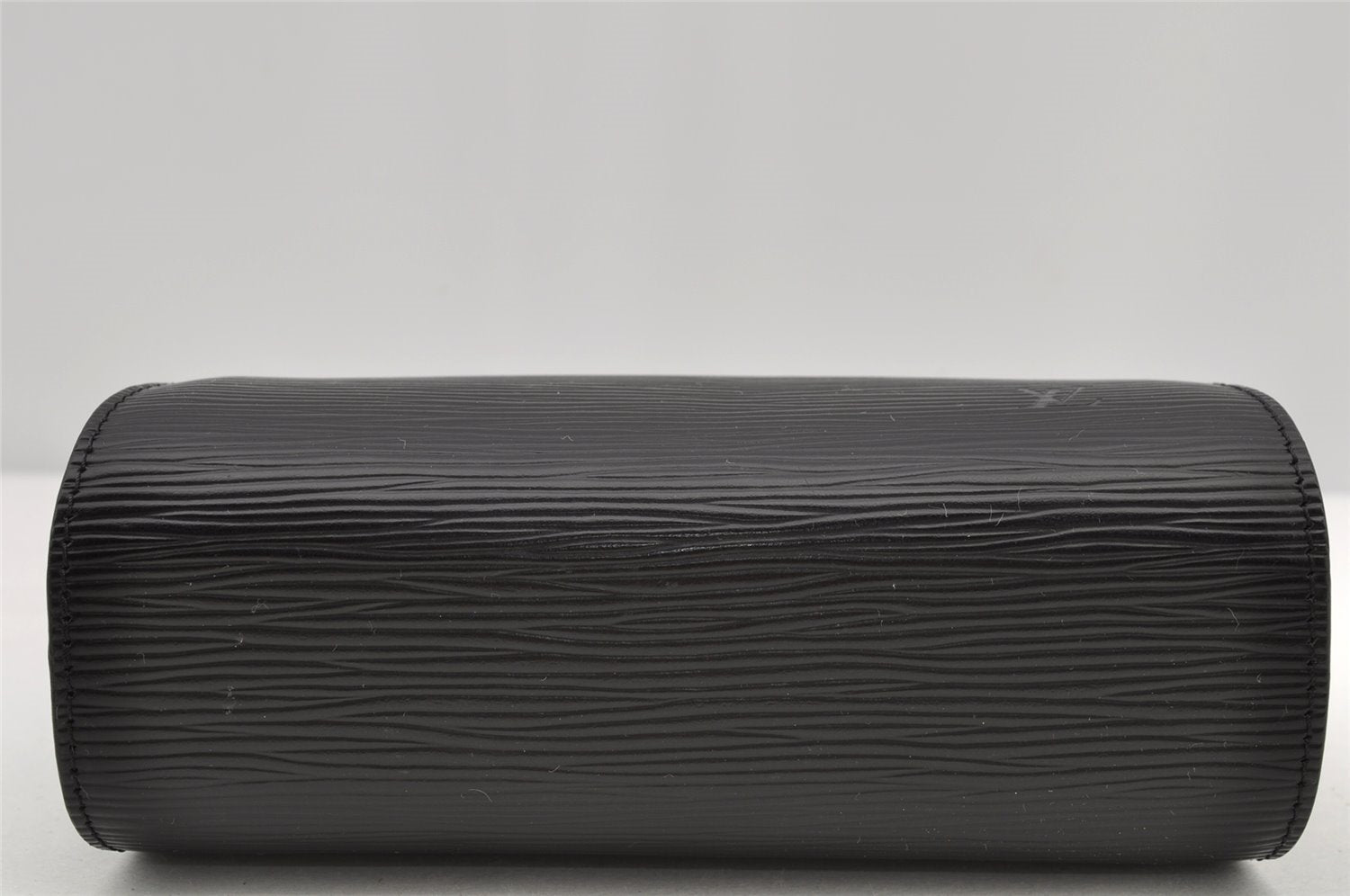 Authentic Louis Vuitton Epi Dauphine Cosmetic Pouch Black M48442 LV 0999I