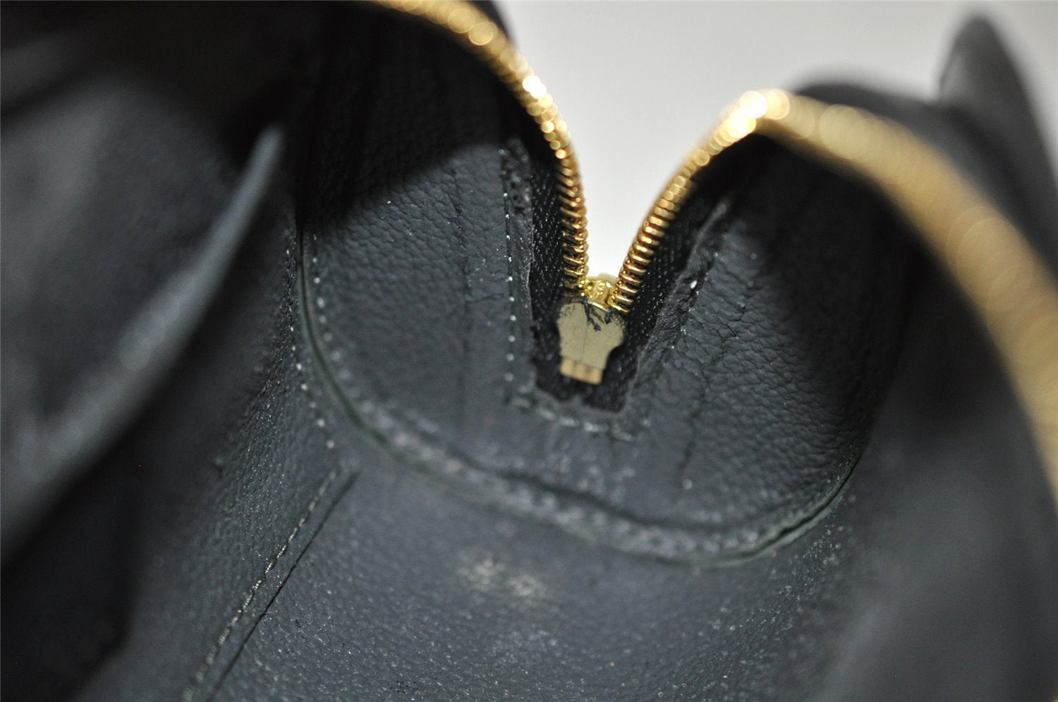 Authentic Louis Vuitton Epi Dauphine Cosmetic Pouch Black M48442 LV 0999I