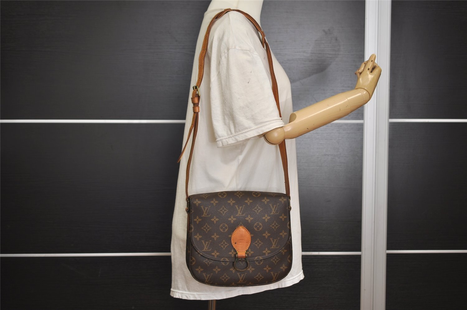 Authentic Louis Vuitton Monogram Saint Cloud GM M51242 Shoulder Cross Bag 1009I