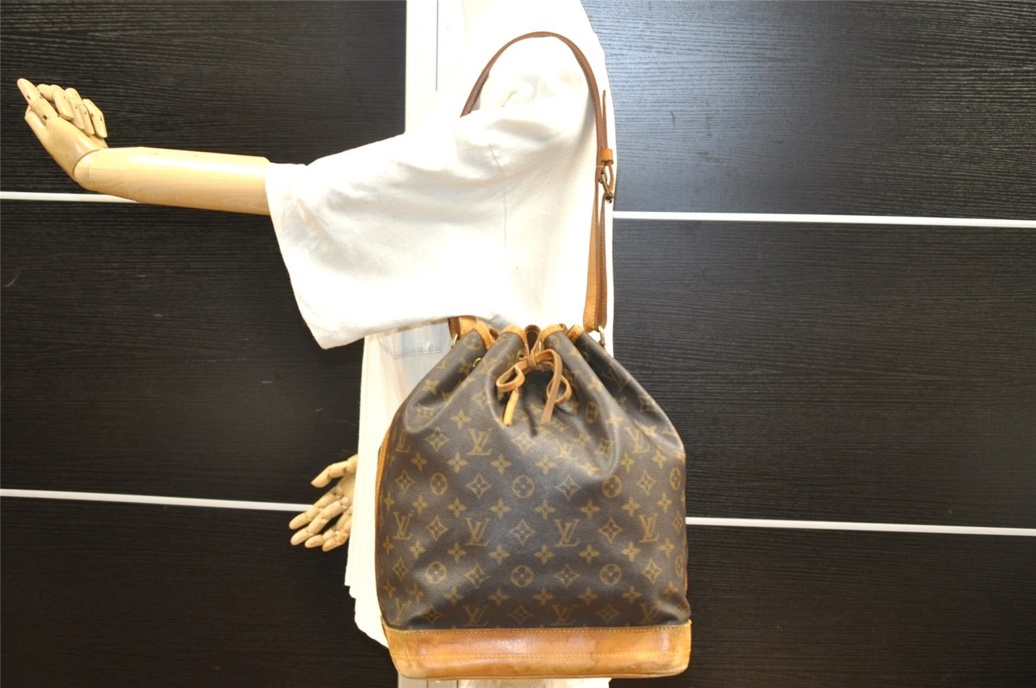 Authentic Louis Vuitton Monogram Noe Shoulder Drawstring Bag M42224 LV 1014I