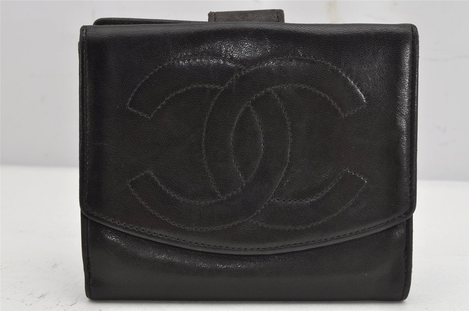 Authentic CHANEL Vintage Lamb Skin Bifold Wallet Purse Black CC 1015K