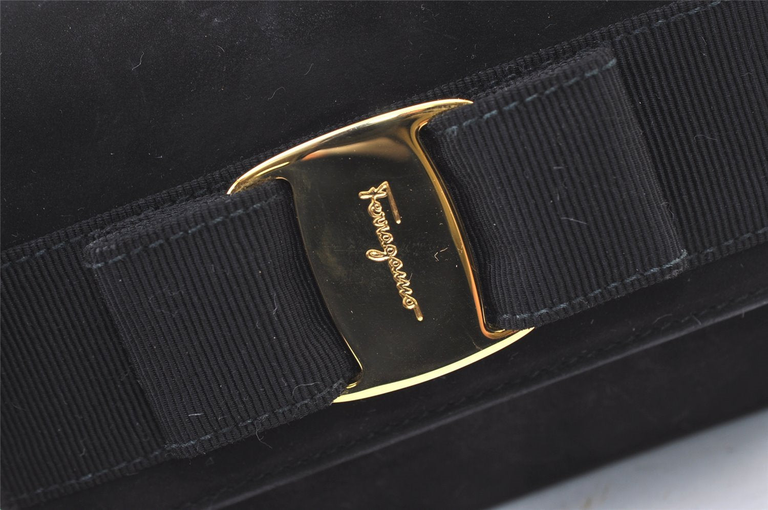 Authentic Salvatore Ferragamo Vara Ribbon Shoulder Bag Suede Leather Black 1023K