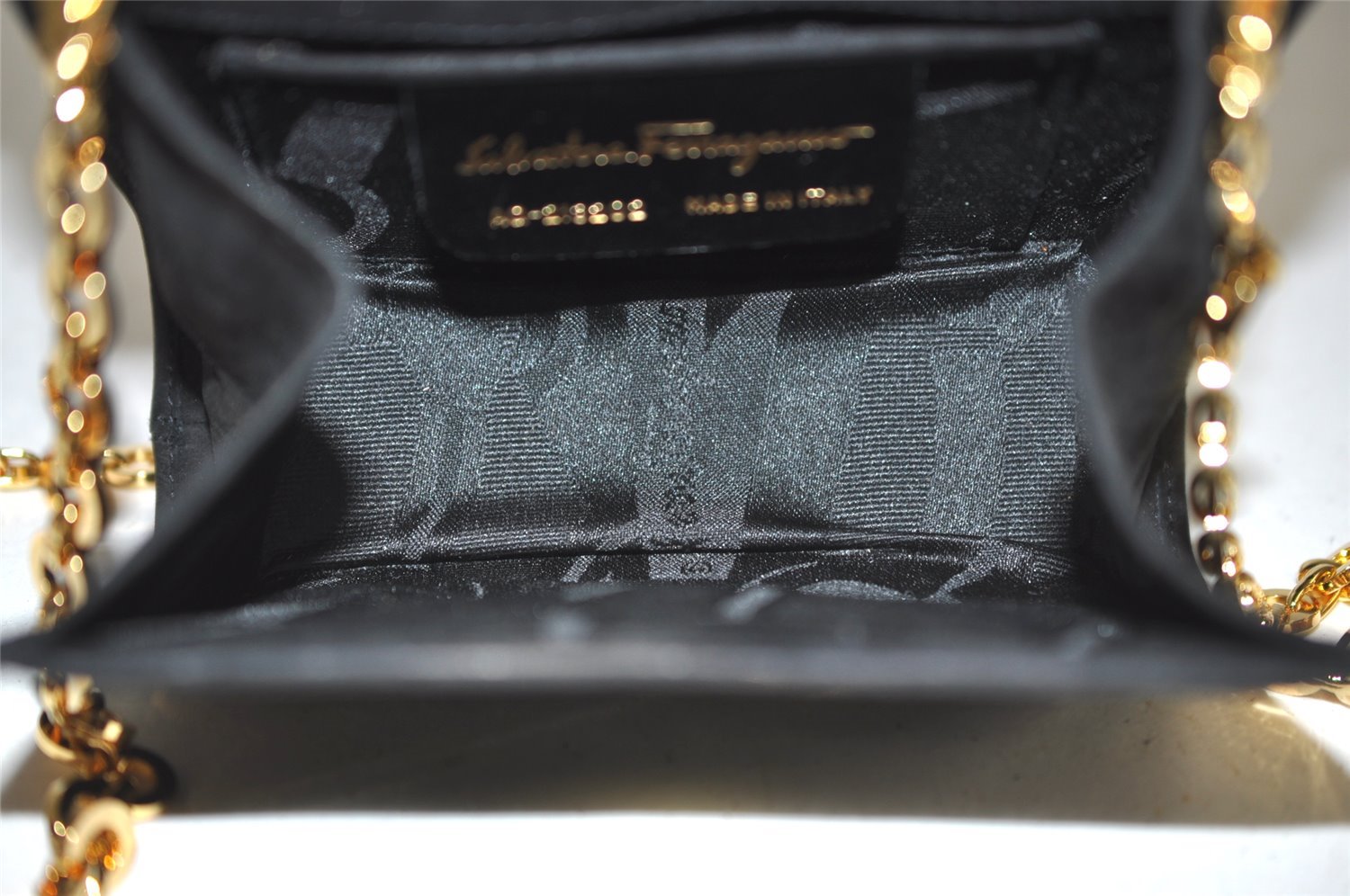 Authentic Salvatore Ferragamo Vara Ribbon Shoulder Bag Suede Leather Black 1023K