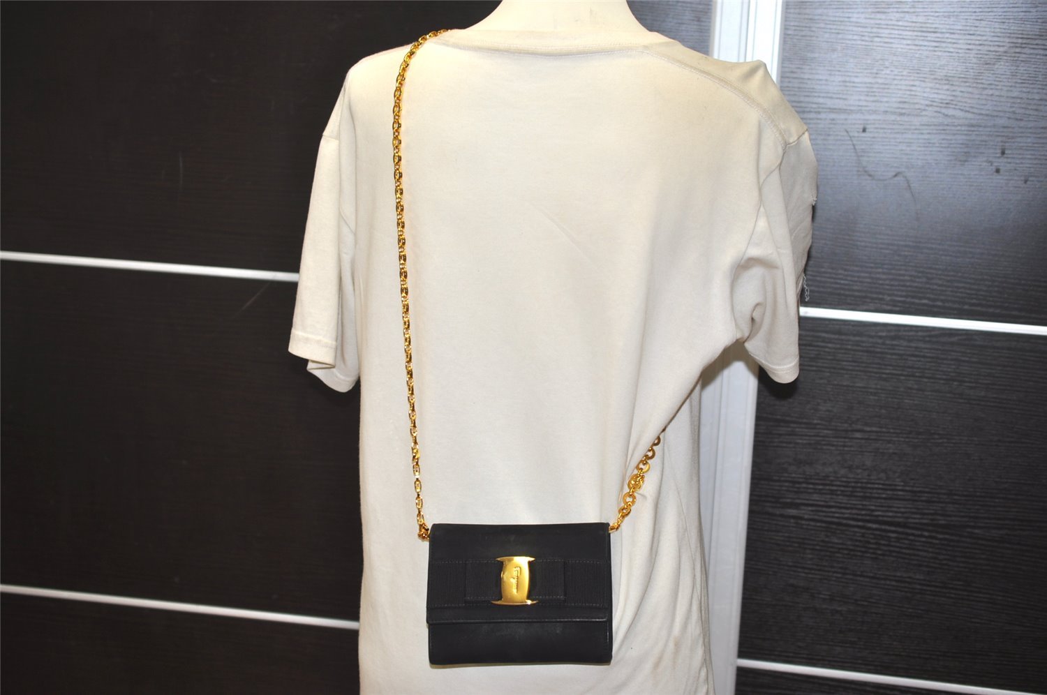 Authentic Salvatore Ferragamo Vara Ribbon Shoulder Bag Suede Leather Black 1023K