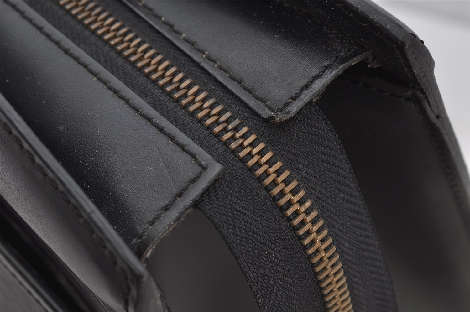 Authentic Louis Vuitton Epi Riviera Hand Bag Black M48182 LV Junk 1027J