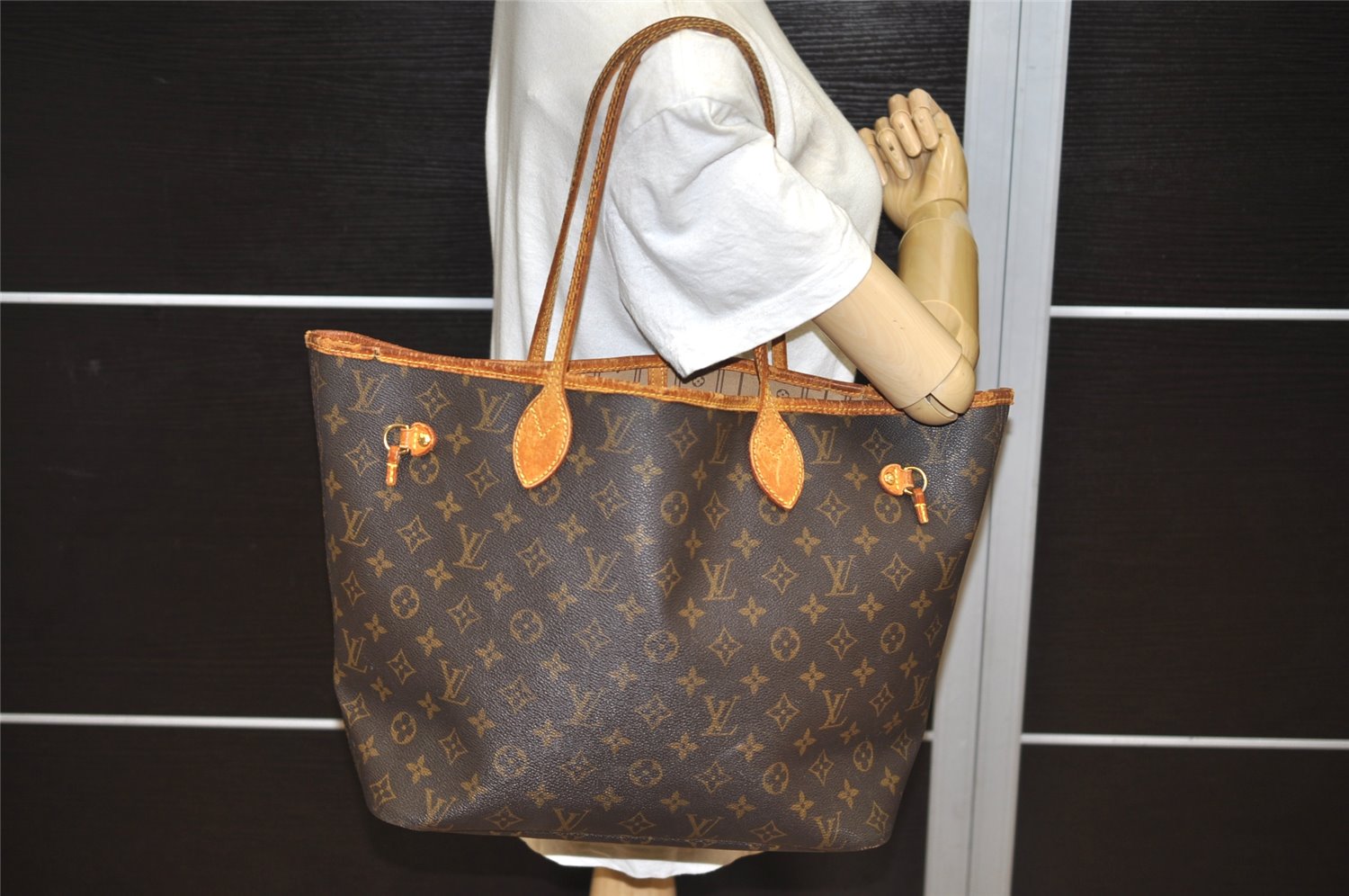 Authentic Louis Vuitton Monogram Neverfull MM Shoulder Tote Bag M40156 LV 1033K