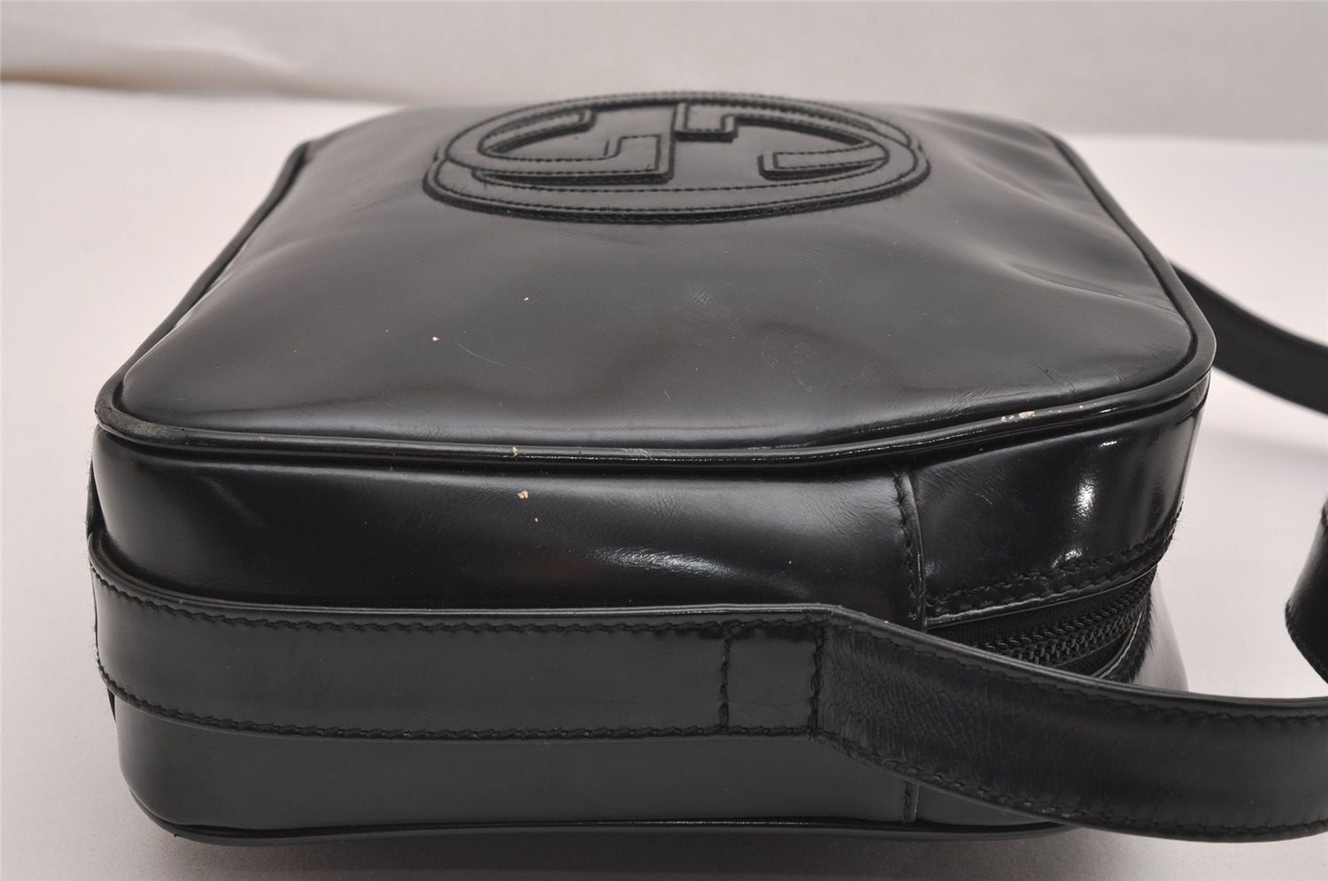 Authentic GUCCI Vintage SOHO Shoulder Cross Body Bag Purse Enamel Black 1034J