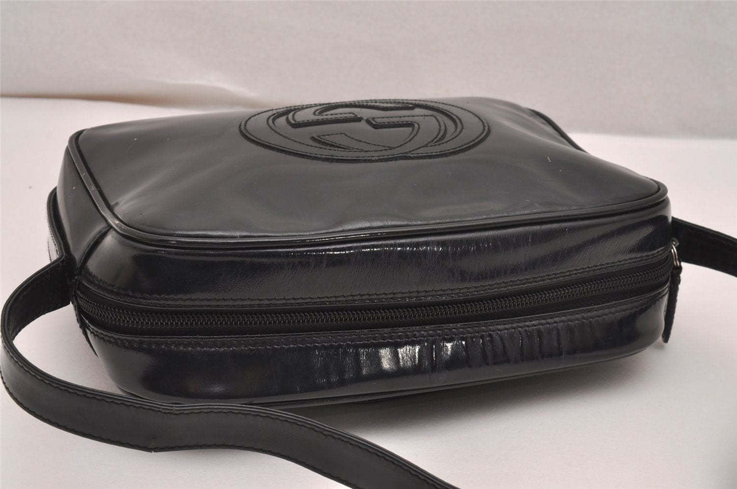 Authentic GUCCI Vintage SOHO Shoulder Cross Body Bag Purse Enamel Black 1034J