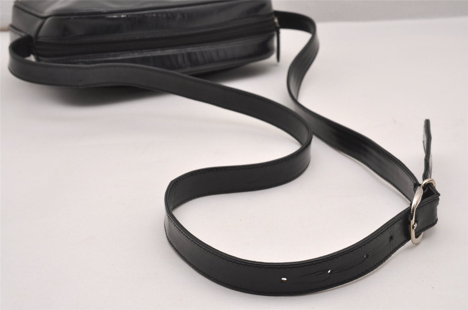 Authentic GUCCI Vintage SOHO Shoulder Cross Body Bag Purse Enamel Black 1034J