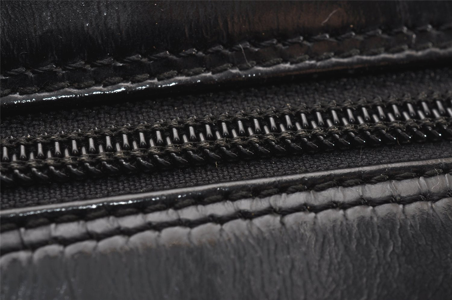 Authentic GUCCI Vintage SOHO Shoulder Cross Body Bag Purse Enamel Black 1034J