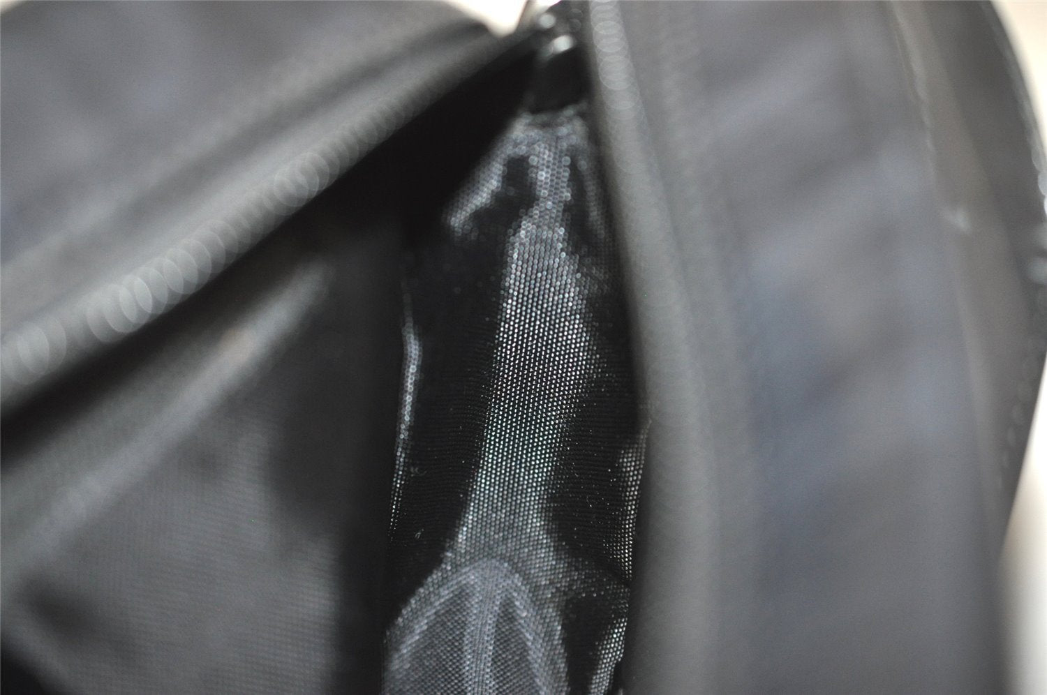 Authentic GUCCI Vintage SOHO Shoulder Cross Body Bag Purse Enamel Black 1034J