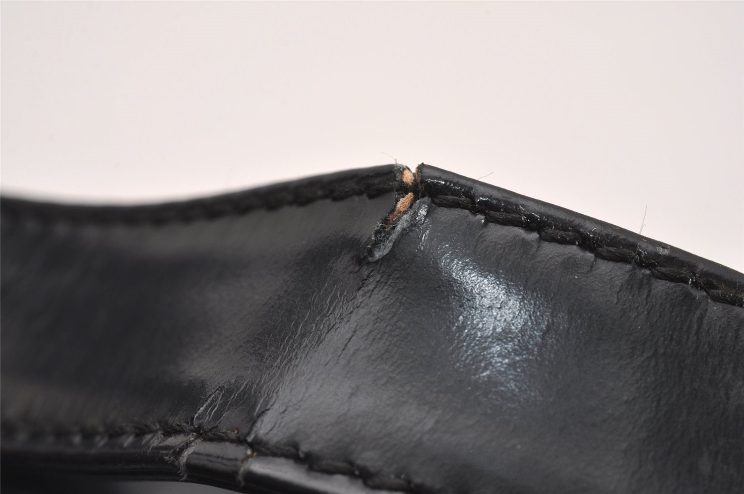 Authentic GUCCI Vintage SOHO Shoulder Cross Body Bag Purse Enamel Black 1034J