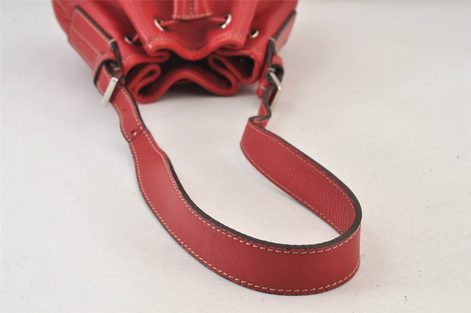 Authentic BURBERRY Leather Shoulder Drawstring Cross Body Bag Purse Red 1036K