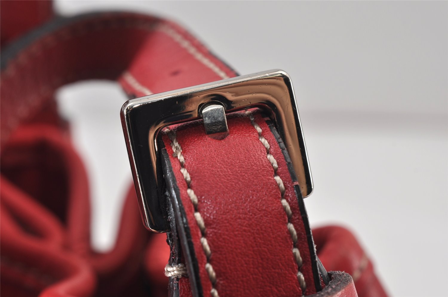 Authentic BURBERRY Leather Shoulder Drawstring Cross Body Bag Purse Red 1036K
