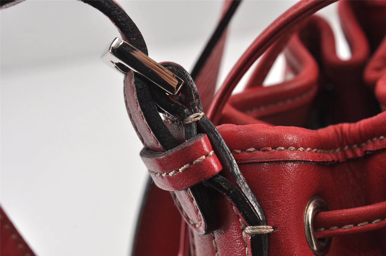 Authentic BURBERRY Leather Shoulder Drawstring Cross Body Bag Purse Red 1036K