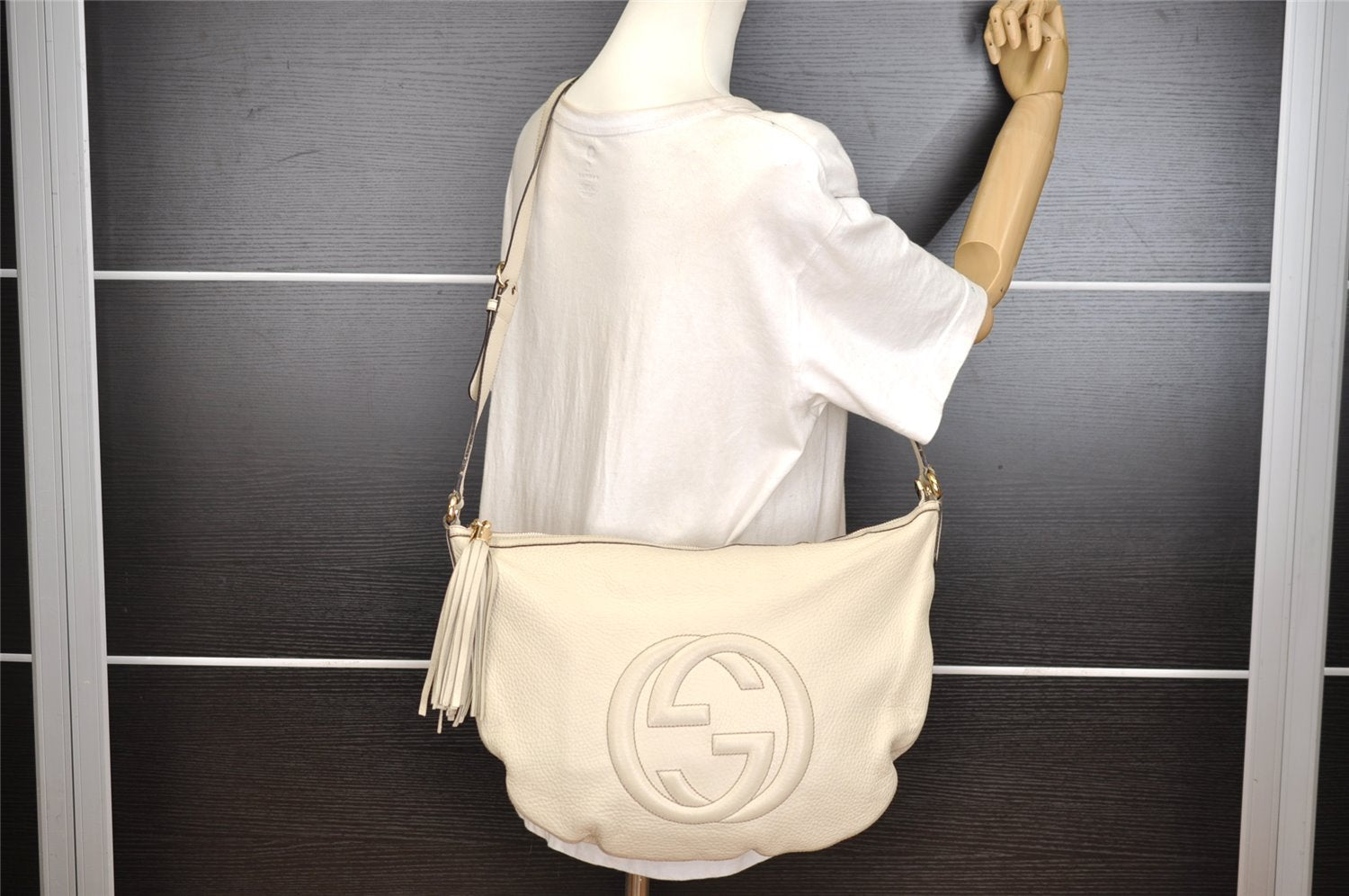 Authentic GUCCI SOHO Tassel Shoulder Cross Bag Leather 295175 White 1037J