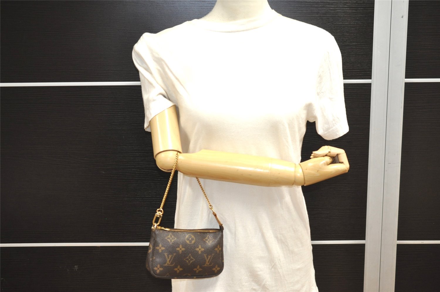 Authentic Louis Vuitton Monogram Mini Pochette Accessoires Pouch M58009 LV 1044J