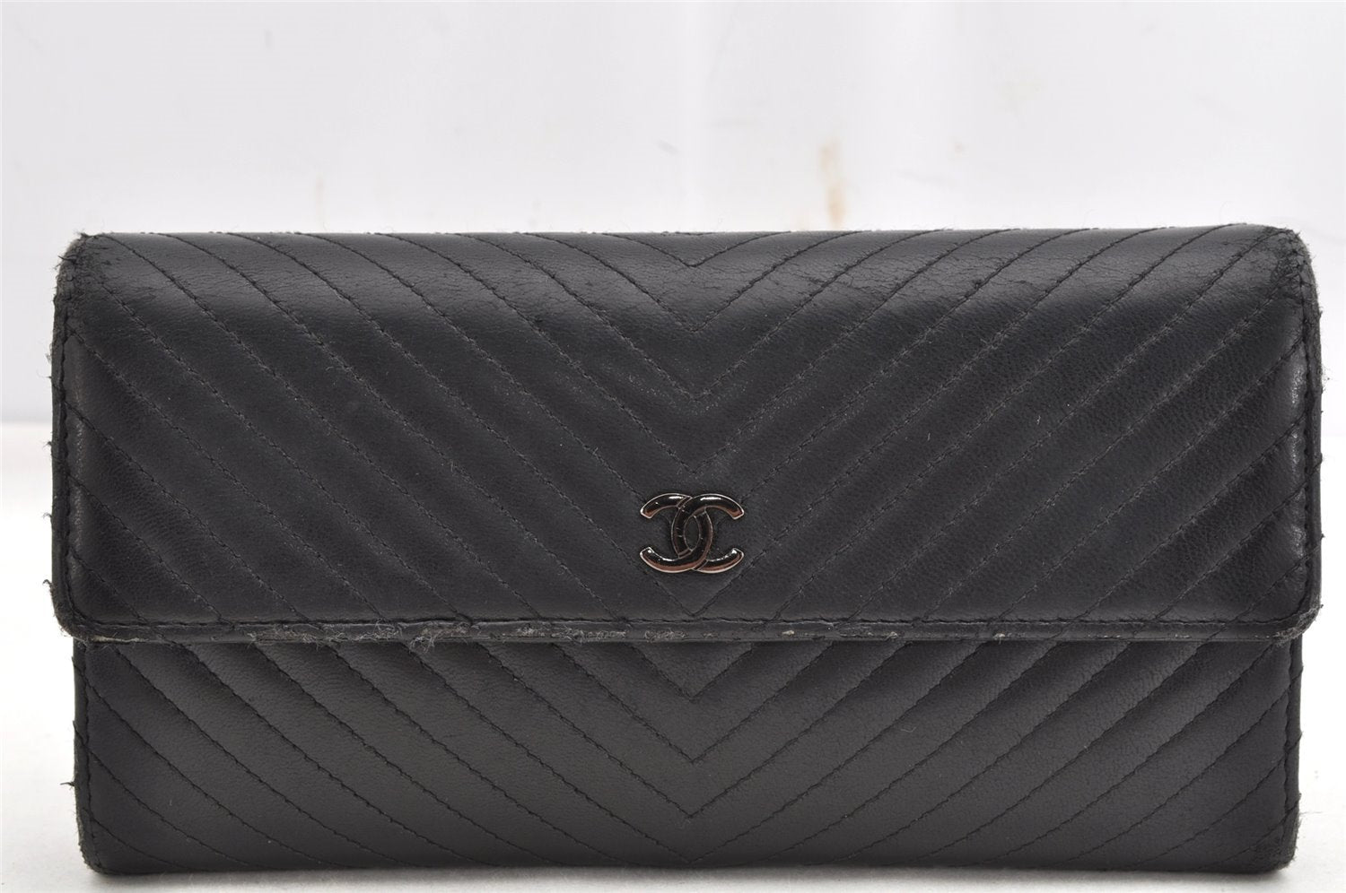 Authentic CHANEL Lamb Skin Chevron V Stitch Long Wallet Purse Black CC 1046K