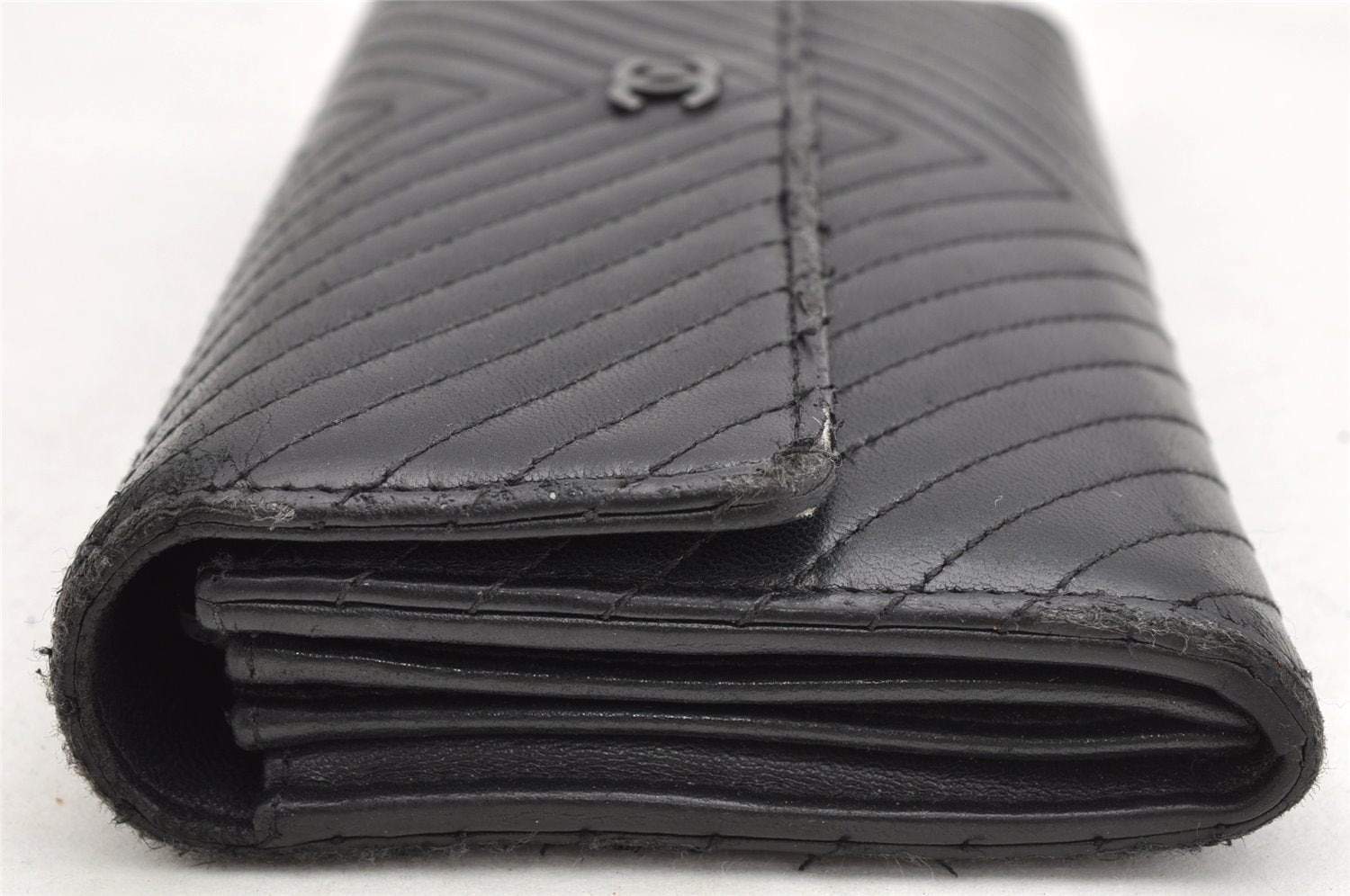 Authentic CHANEL Lamb Skin Chevron V Stitch Long Wallet Purse Black CC 1046K