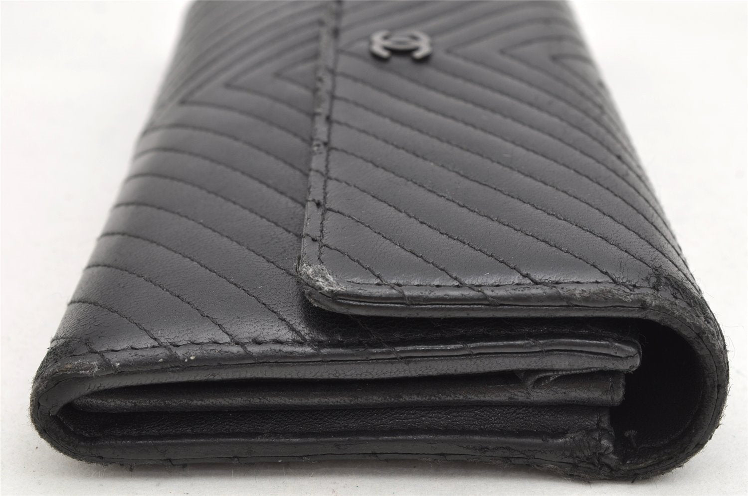 Authentic CHANEL Lamb Skin Chevron V Stitch Long Wallet Purse Black CC 1046K