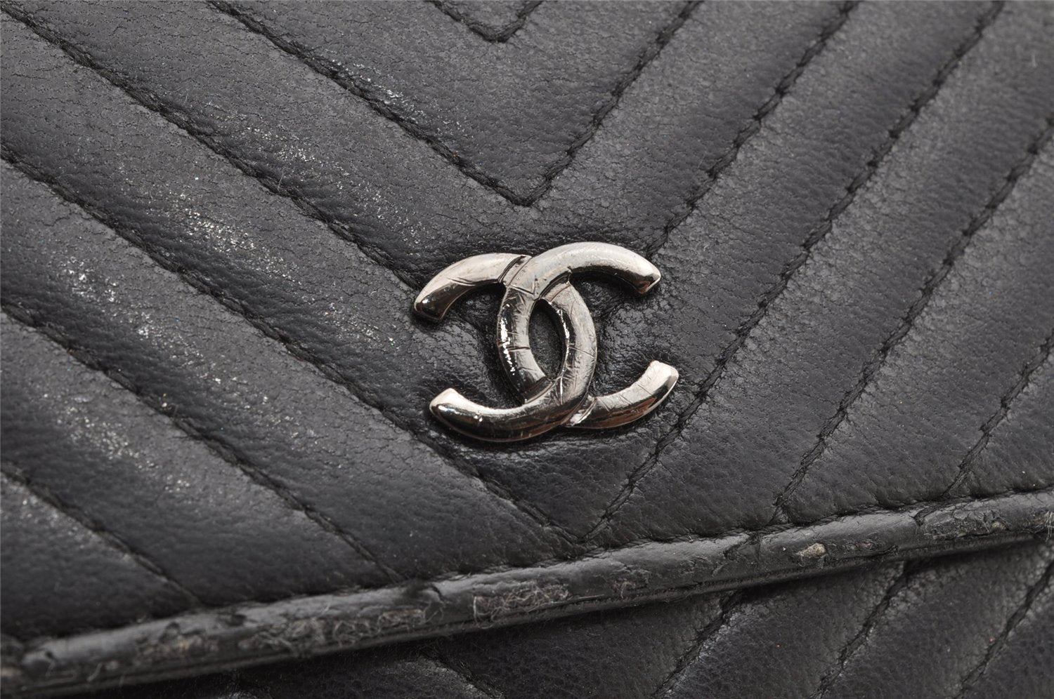 Authentic CHANEL Lamb Skin Chevron V Stitch Long Wallet Purse Black CC 1046K