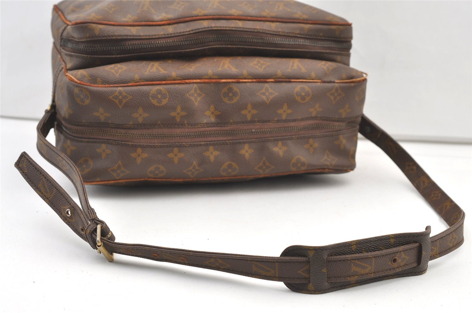 Authentic Louis Vuitton Monogram Nile 34 Shoulder Cross Body Bag Old Model 1060K