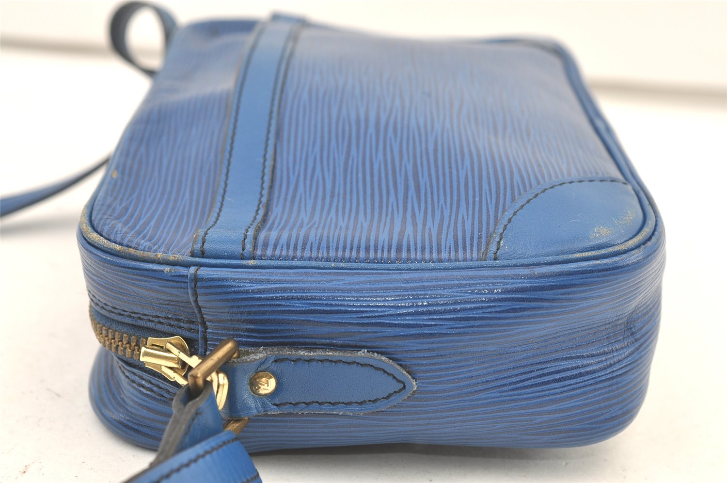 Authentic Louis Vuitton Epi Trocadero 24 Blue Shoulder Cross Bag Old Model 1063K