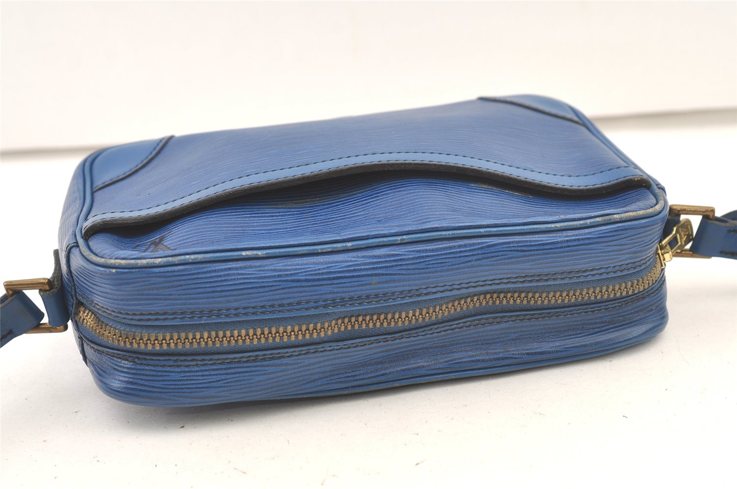 Authentic Louis Vuitton Epi Trocadero 24 Blue Shoulder Cross Bag Old Model 1063K