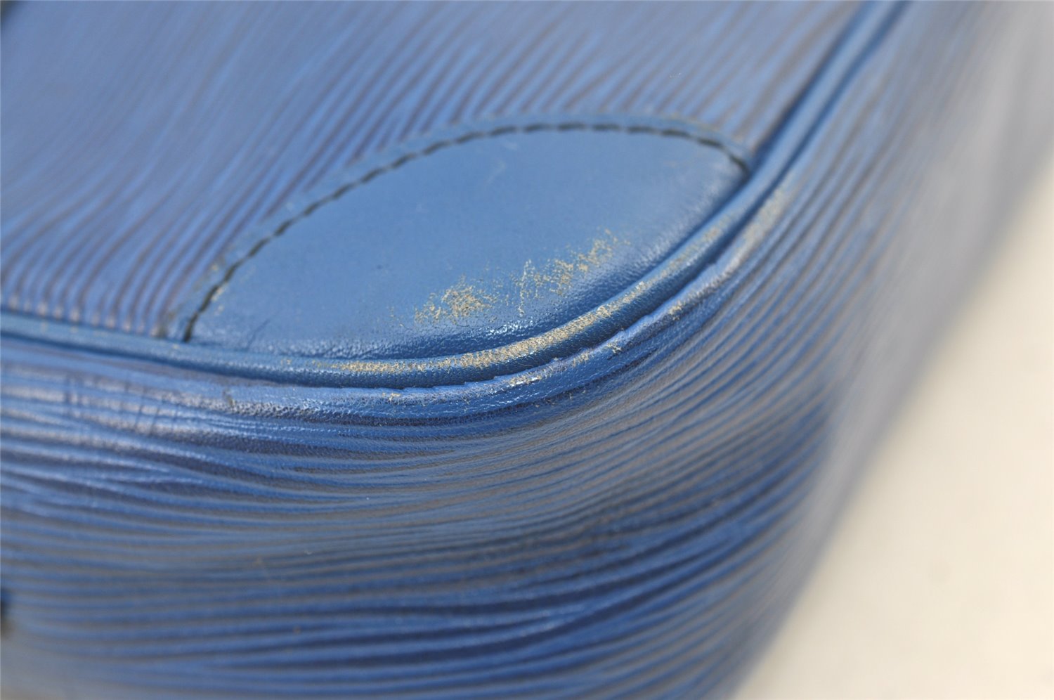 Authentic Louis Vuitton Epi Trocadero 24 Blue Shoulder Cross Bag Old Model 1063K