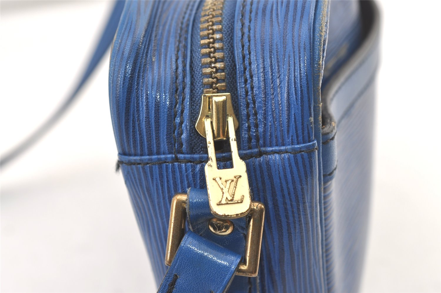 Authentic Louis Vuitton Epi Trocadero 24 Blue Shoulder Cross Bag Old Model 1063K