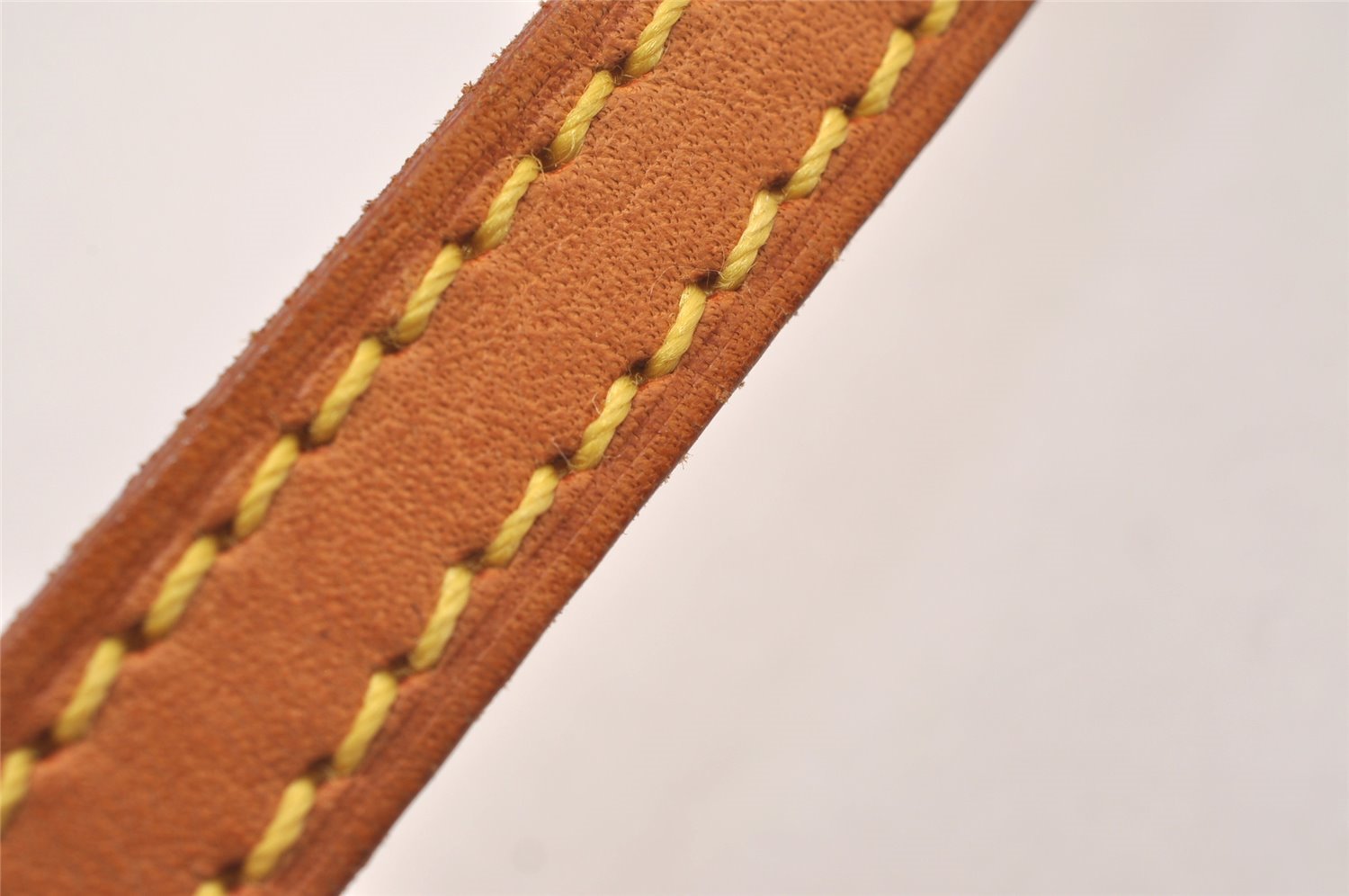 Authentic Louis Vuitton Leather Shoulder Strap Beige 45.1