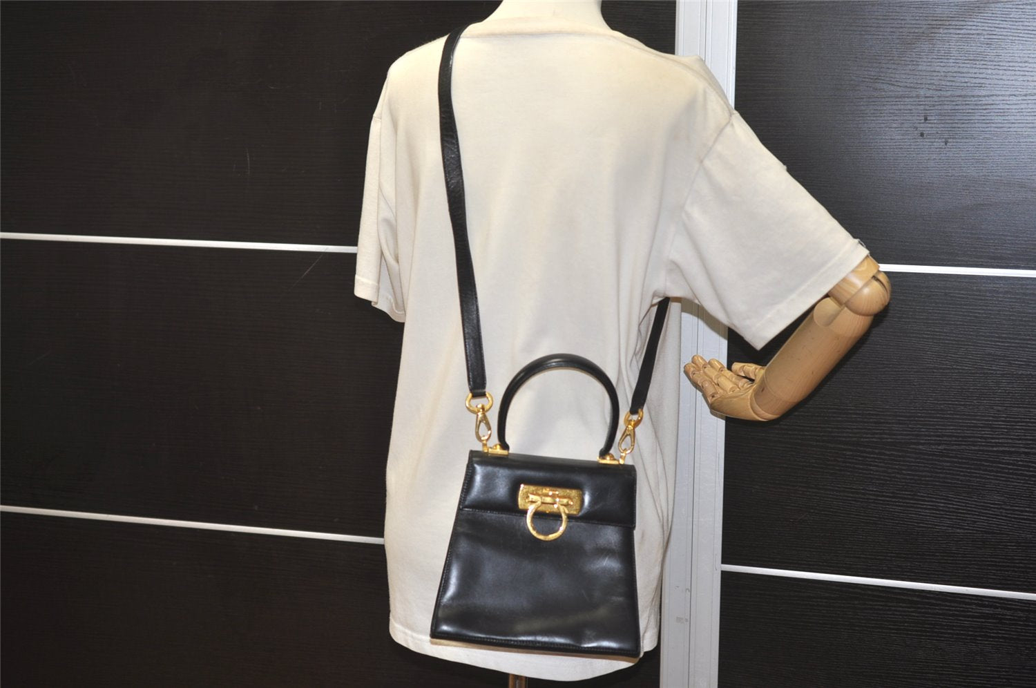 Authentic Salvatore Ferragamo Gancini Leather 2Way Shoulder Hand Bag Black 1076K