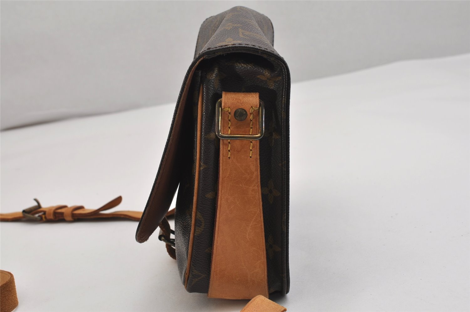 Authentic Louis Vuitton Monogram Cartouchiere MM M51253 Shoulder Bag Junk 1080K