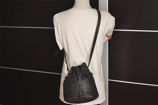 Authentic BOTTEGA VENETA Intrecciato Leather Shoulder Drawstring Bag Black 1106J