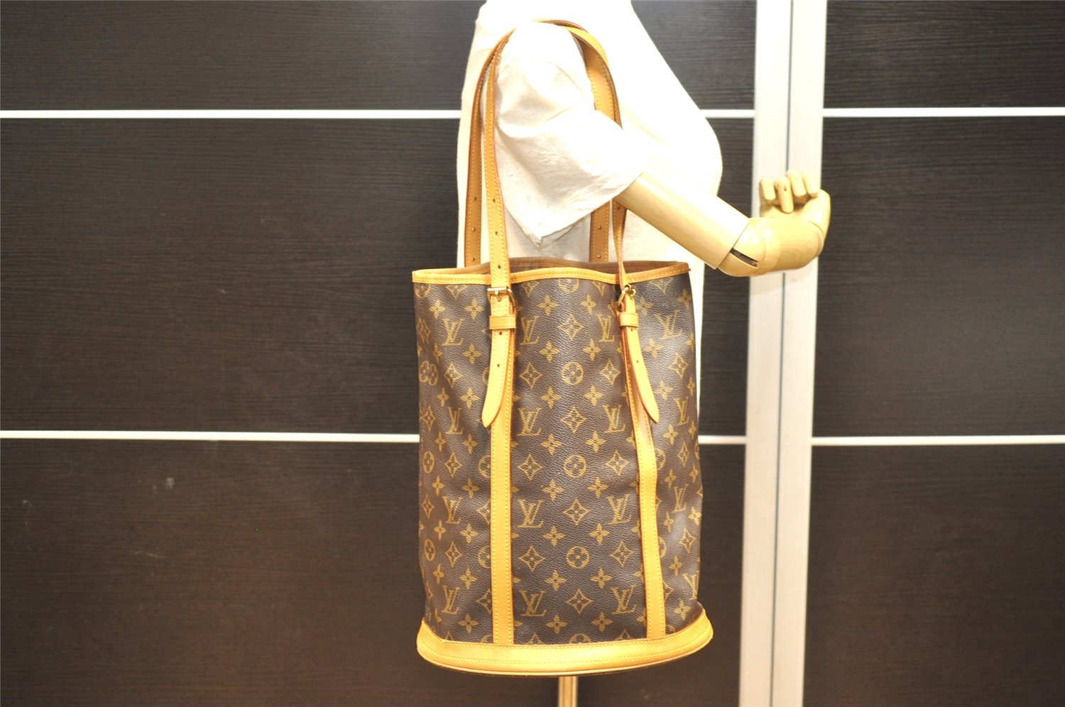 Authentic Louis Vuitton Monogram Bucket GM Shoulder Tote Bag M42236 Junk 1108I