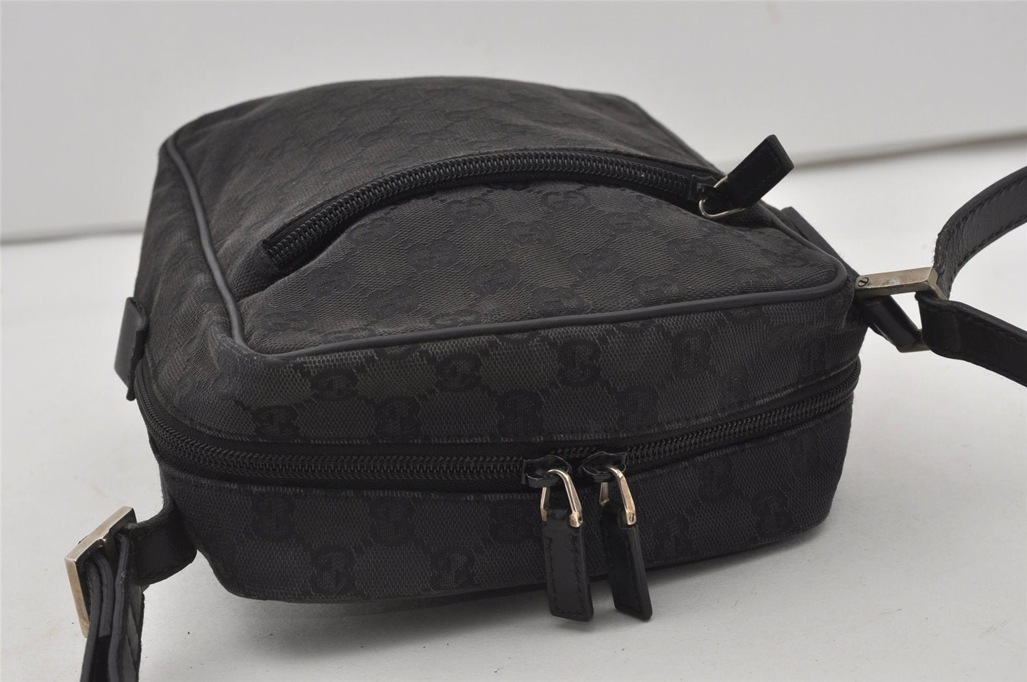 Authentic GUCCI Shoulder Cross Body Bag GG Canvas Leather 0181612 Black 1125J