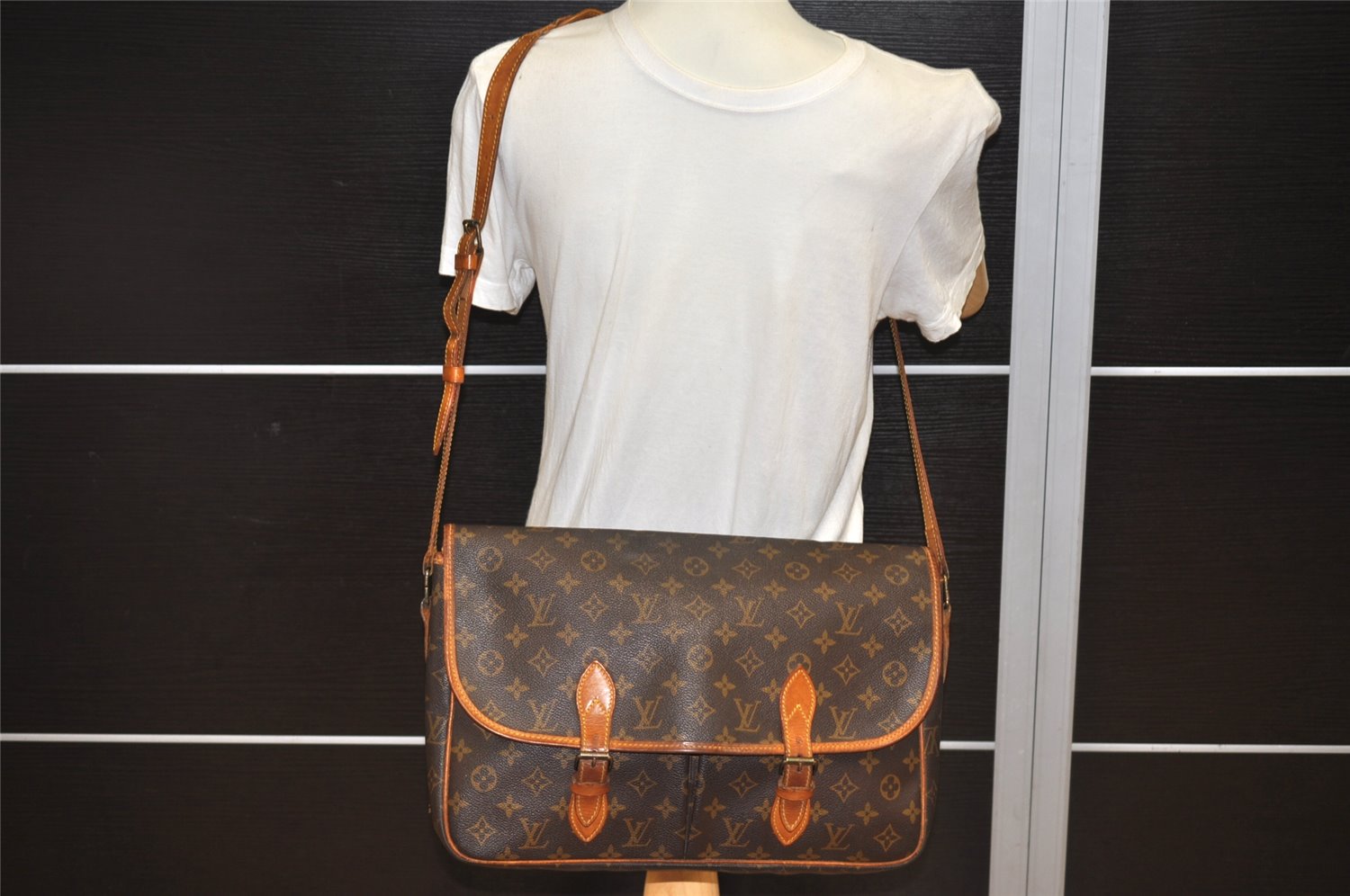 Authentic Louis Vuitton Monogram Gibeciere GM Shoulder Cross Bag M42246 LV 1125K