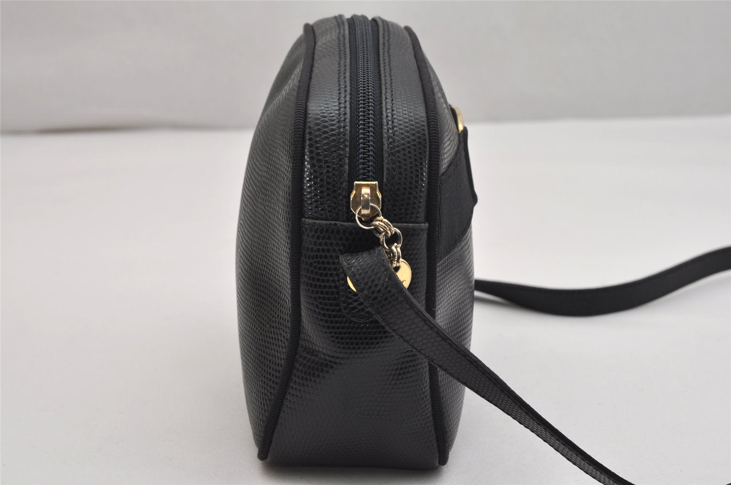 Authentic Salvatore Ferragamo Vara Shoulder Cross Bag Leather Black SF 1142K