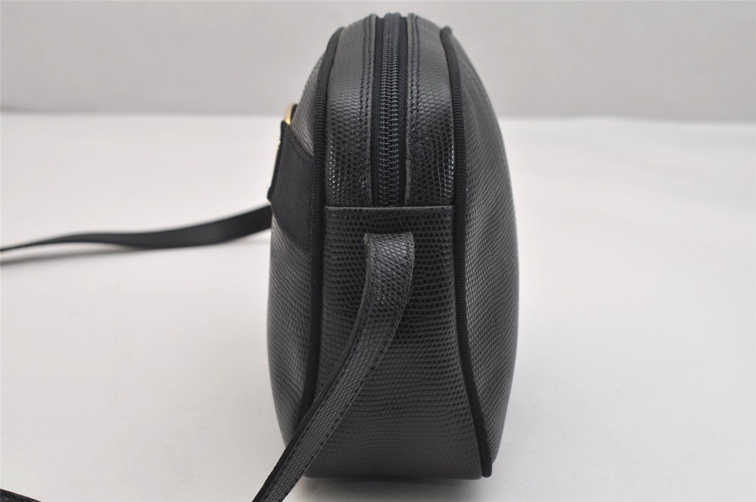 Authentic Salvatore Ferragamo Vara Shoulder Cross Bag Leather Black SF 1142K