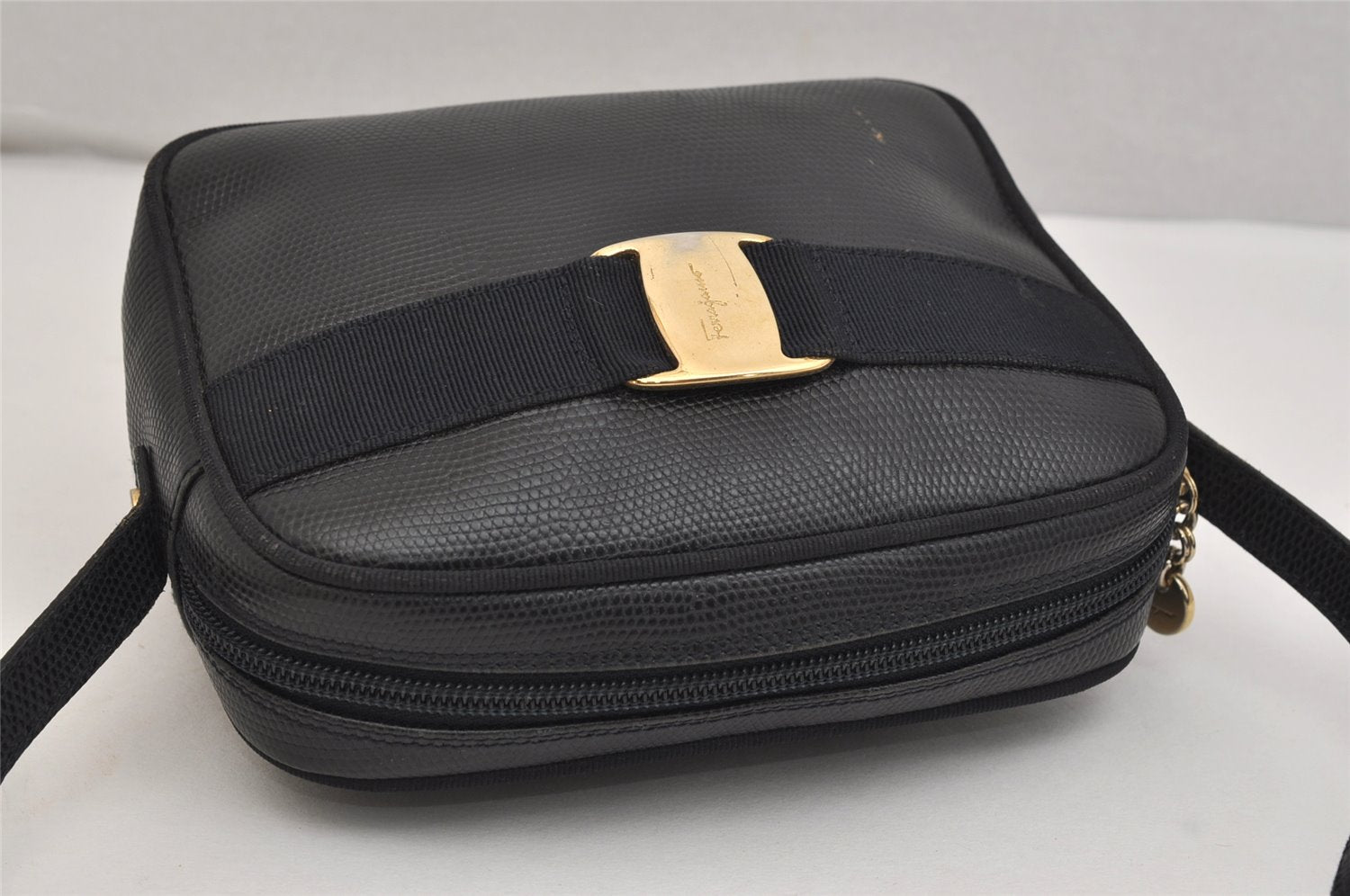 Authentic Salvatore Ferragamo Vara Shoulder Cross Bag Leather Black SF 1142K