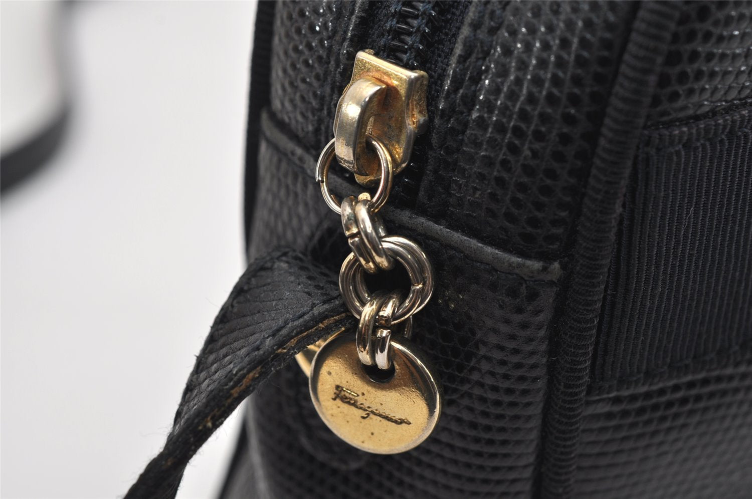 Authentic Salvatore Ferragamo Vara Shoulder Cross Bag Leather Black SF 1142K