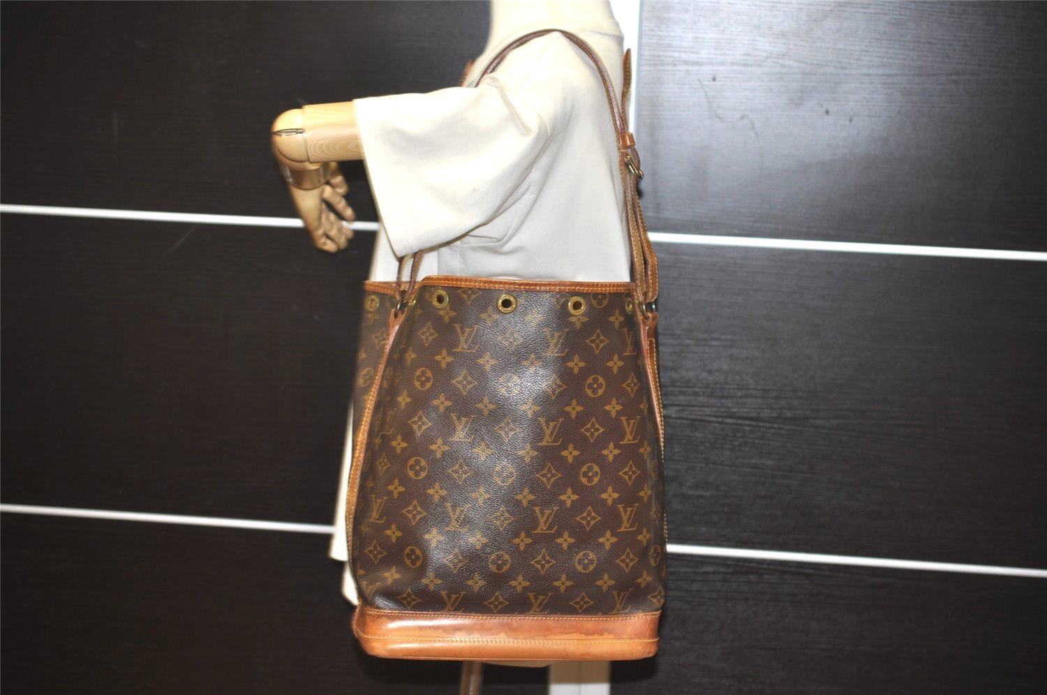 Authentic Louis Vuitton Monogram Noe Shoulder Drawstring Bag M42224 LV 1203I