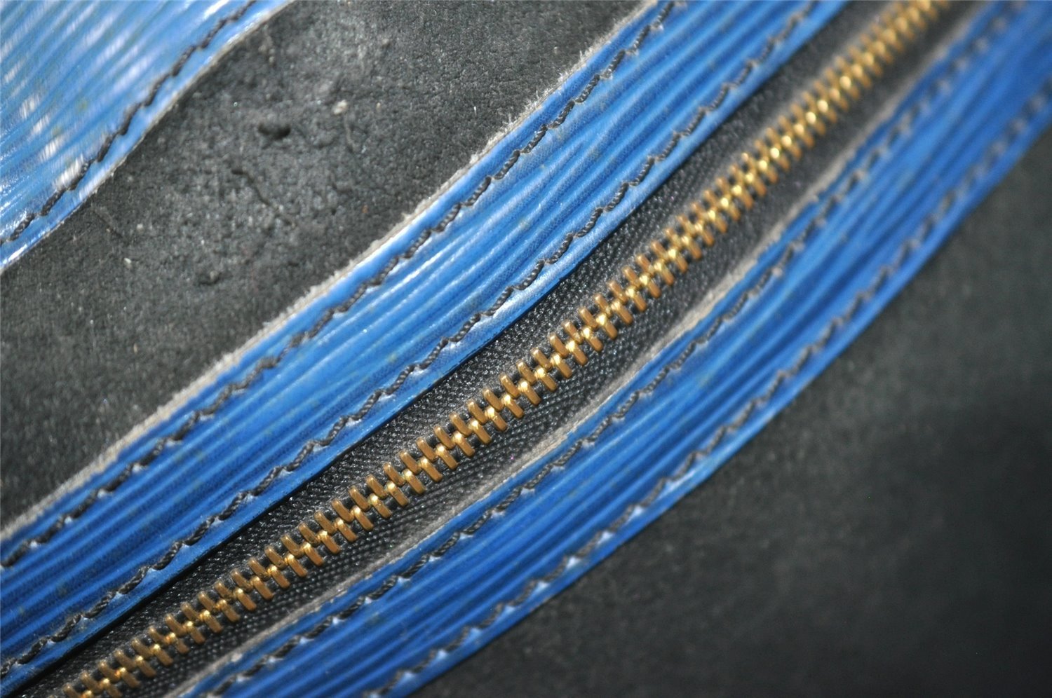 Authentic Louis Vuitton Epi Petit Noe Shoulder Drawstring Bag M44105 Blue 1221I