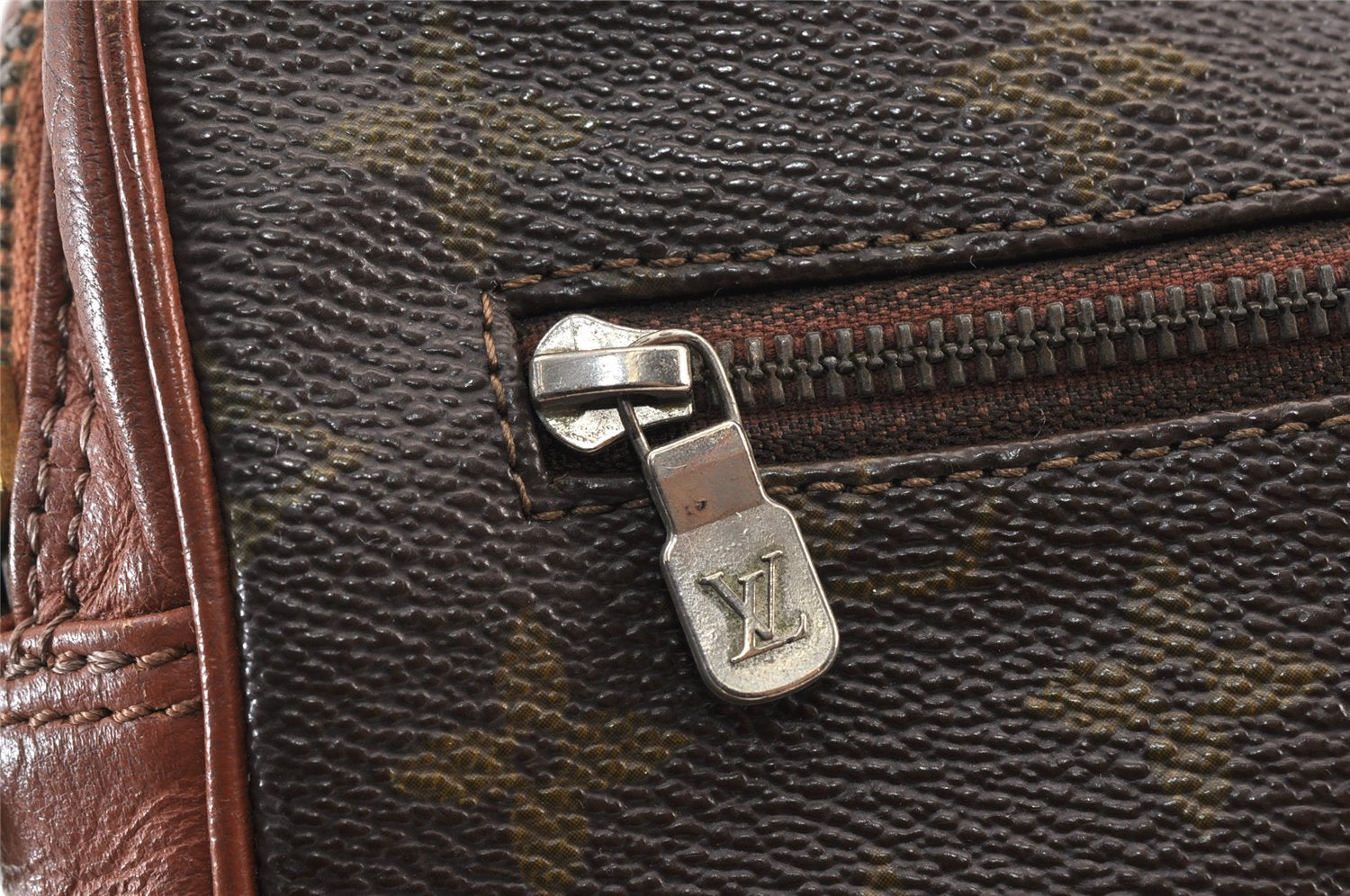 Authentic Louis Vuitton Monogram Shoulder Cross Body Bag Old Model LV 1222K