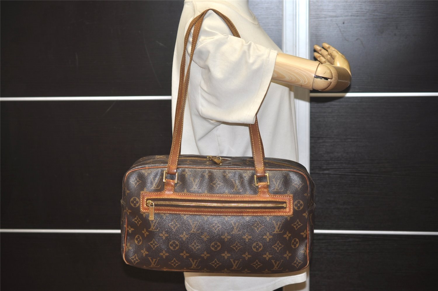 Authentic Louis Vuitton Monogram Cite GM Shoulder Bag M51181 LV 1246K