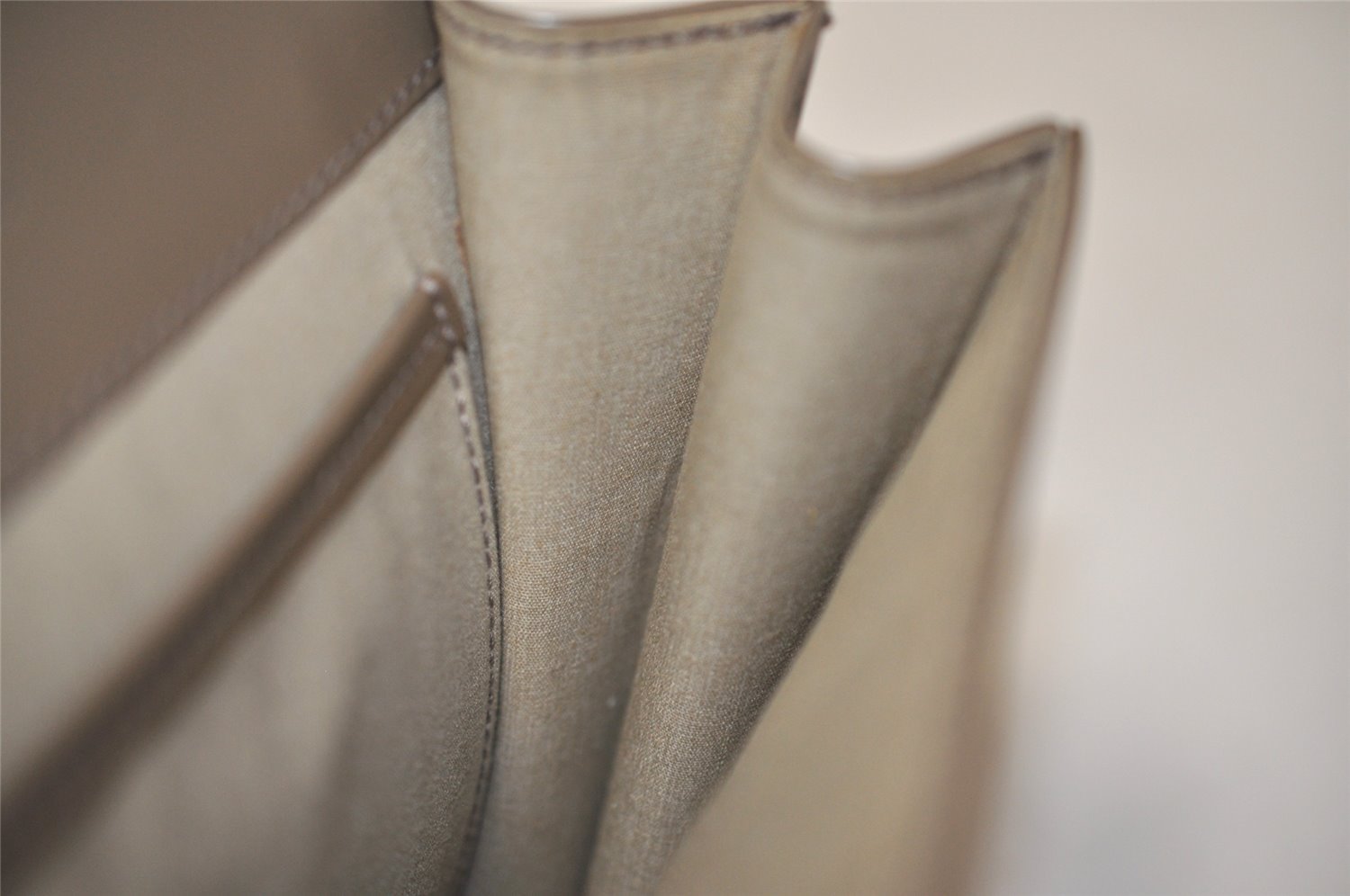 Authentic Louis Vuitton Epi Biarritz Shoulder Bag Purse Gray M5293C LV 1247I