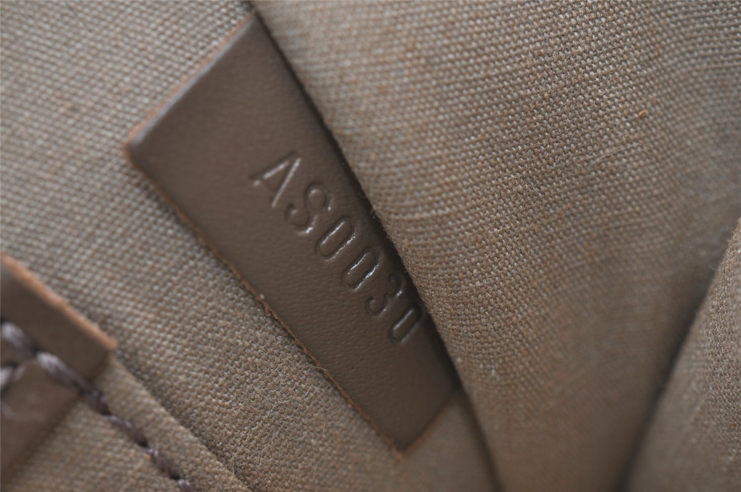 Authentic Louis Vuitton Epi Biarritz Shoulder Bag Purse Gray M5293C LV 1247I