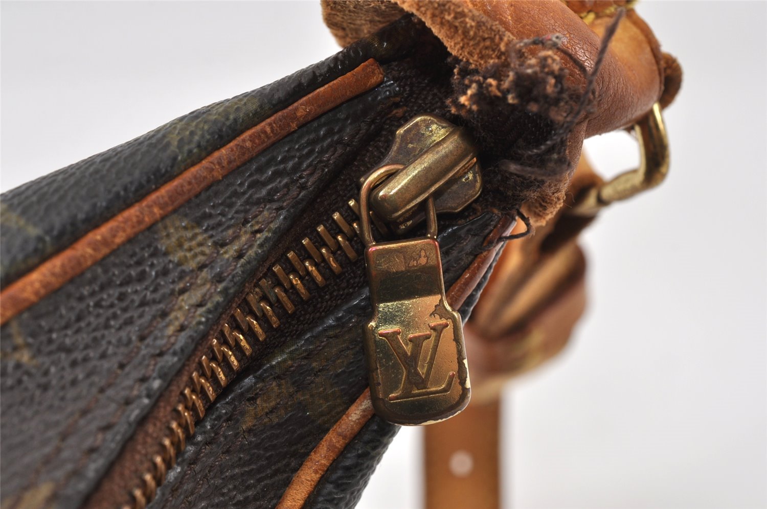 Authentic Louis Vuitton Monogram Boulogne 30 Shoulder Cross Bag M52165 LV 1249K