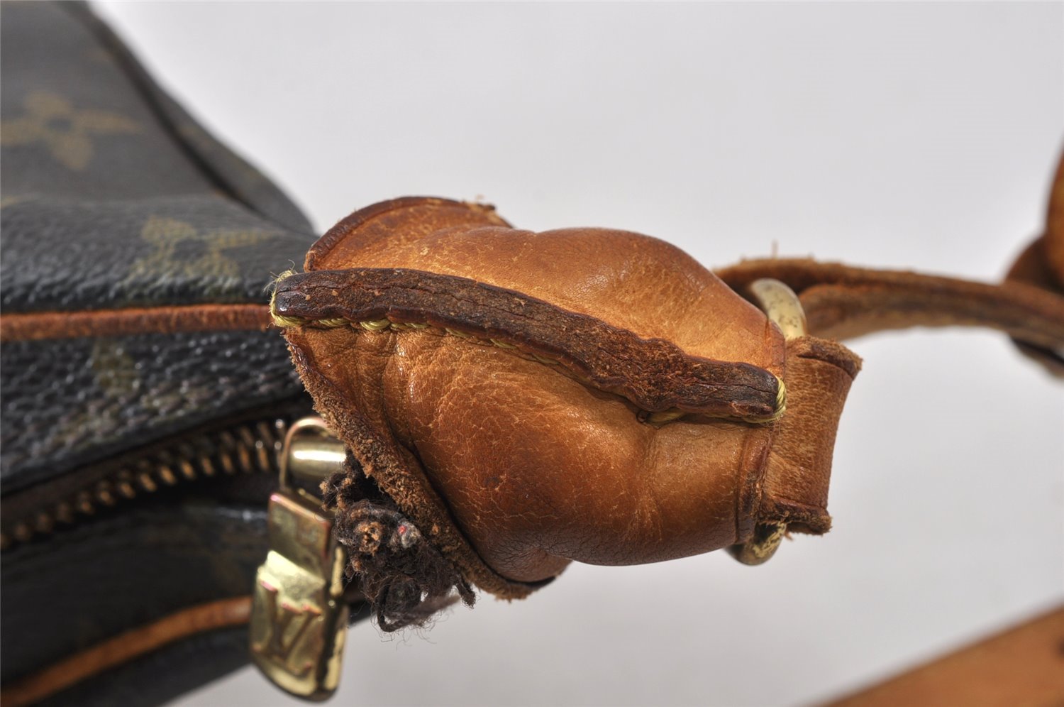 Authentic Louis Vuitton Monogram Boulogne 30 Shoulder Cross Bag M52165 LV 1249K